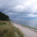Tranquil Waterfront Cottage-by Traum Feriehus Hadsund