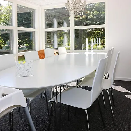 Tranquil Waterfront Cottage-by Traum *