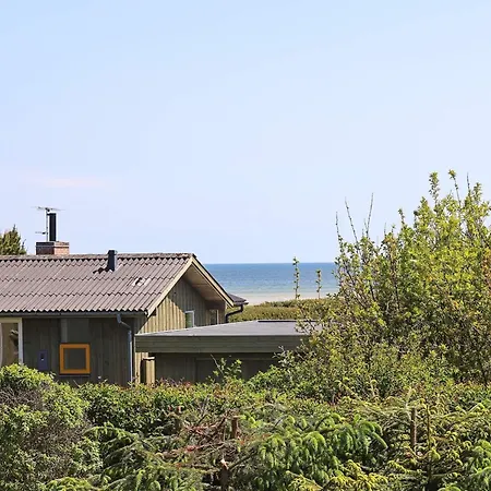 Tranquil Waterfront Cottage-by Traum Hadsund