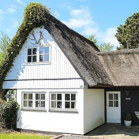 Tranquil Waterfront Cottage-by Traum *