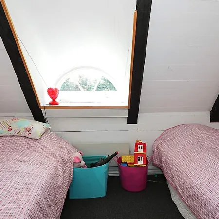 Tranquil Waterfront Cottage-by Traum Tatil Evi Hadsund