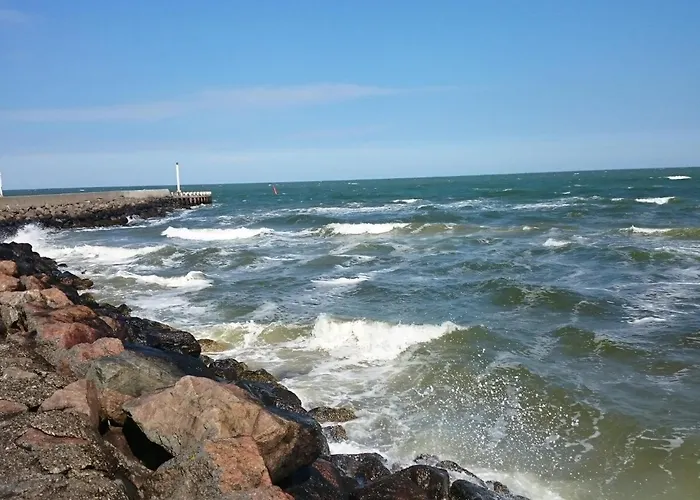 Tranquil Waterfront Cottage-by Traum *