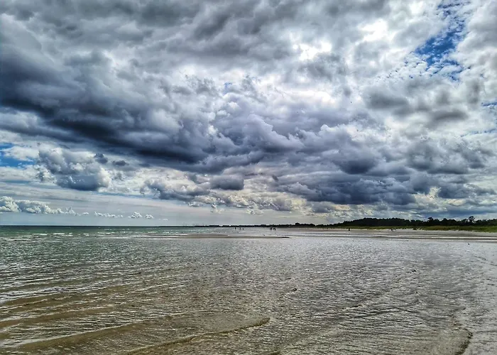 Tranquil Waterfront Cottage-by Traum Hadsund